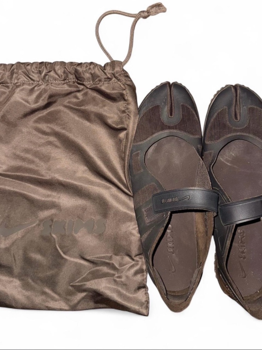 Skims  Brown Split-Toe